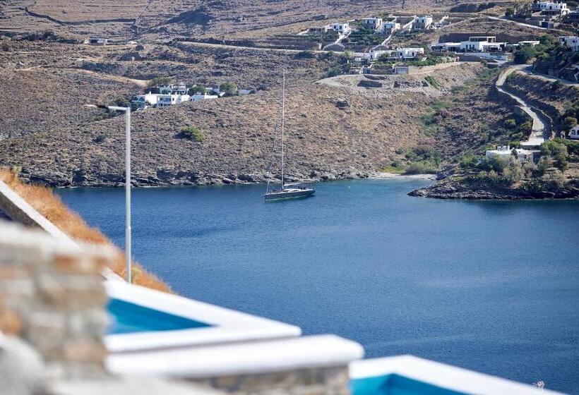 套房配有游泳池, Emgard Suites Kythnos