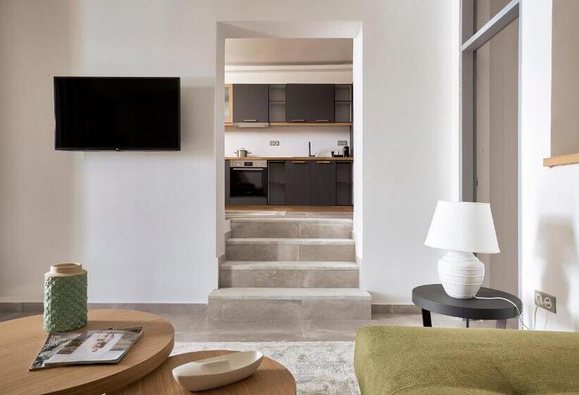 带按摩浴盆的套房, Emgard Suites Kythnos