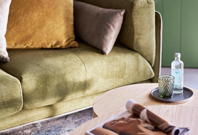 带按摩浴盆的套房, Emgard Suites Kythnos