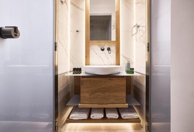 带按摩浴盆的套房, Emgard Suites Kythnos