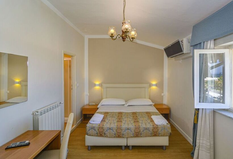 Quarto Estandar Vista Mar, La Pace