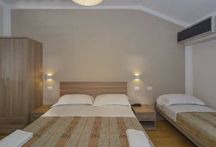 Triple Room Sea View, La Pace