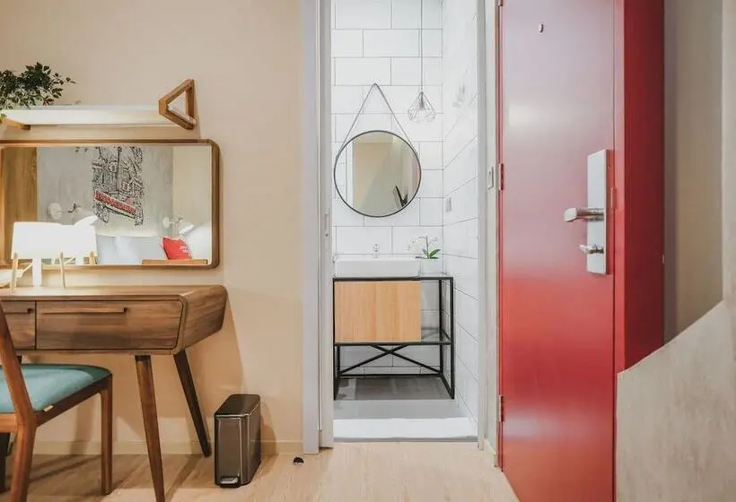 Standard Room, Reddoorz Plus @ Thamrin