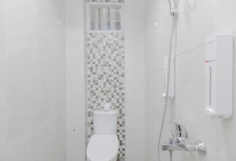 Номер Deluxe, Reddoorz Plus @ Thamrin