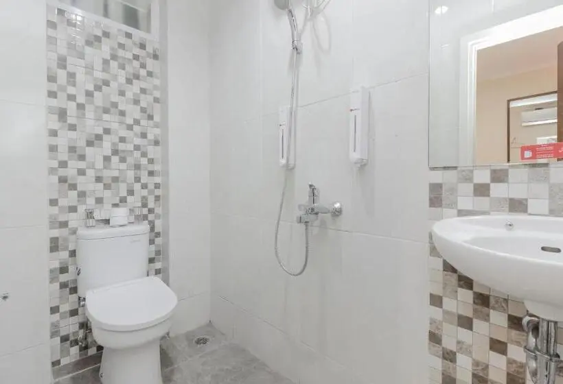 Deluxe Room, Reddoorz Plus @ Thamrin