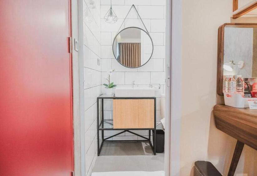 Номер Deluxe, Reddoorz Plus @ Thamrin