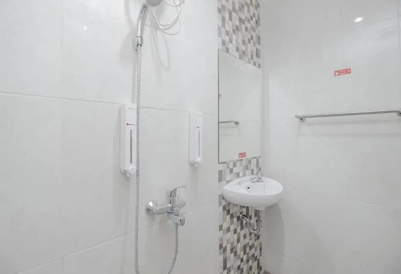 Economy Room, Reddoorz Plus @ Thamrin