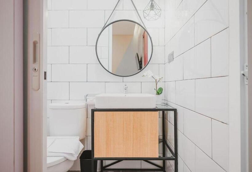 Номер Deluxe, Reddoorz Plus @ Thamrin