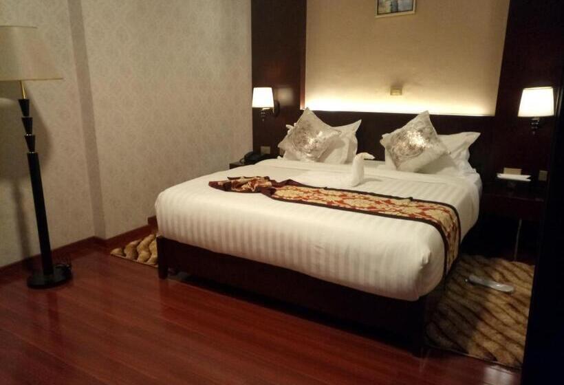 اتاق لوکس با تخت بزرگ, Sherar Addis