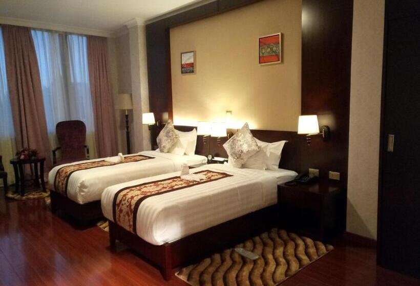 اتاق سوپریور, Sherar Addis