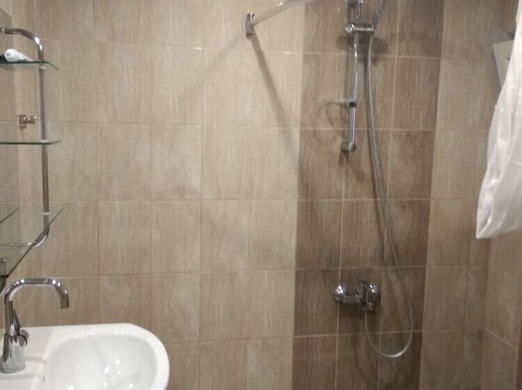 클래식 룸 더블 침대, Hostel Ginger House