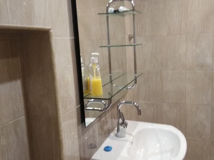 클래식 룸 더블 침대, Hostel Ginger House