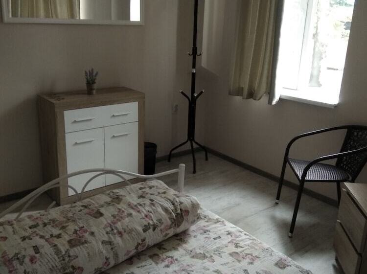 클래식 룸 더블 침대, Hostel Ginger House