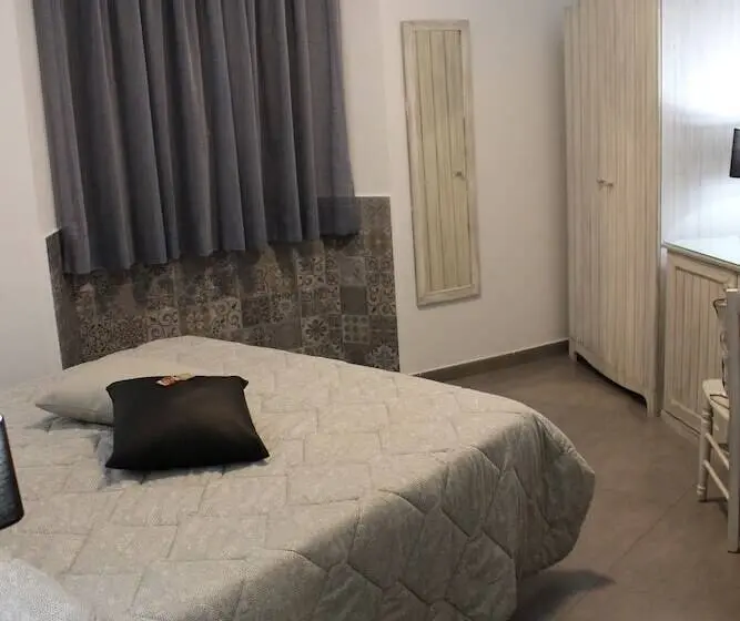 اتاق لوکس سه تخته, Bed & Breakfasts Conte Perollo