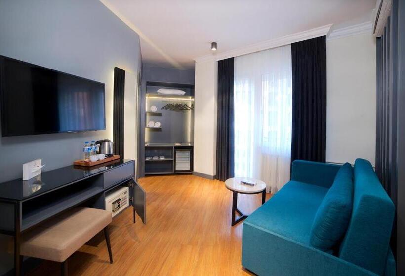 سوئیت با بالکن, Barin