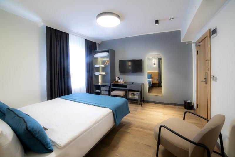 اتاق استاندارد یک نفره, Barin