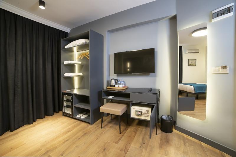 اتاق استاندارد یک نفره, Barin