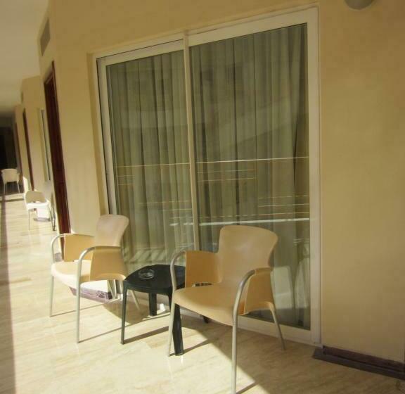 エコノミールーム, Golden Lotus