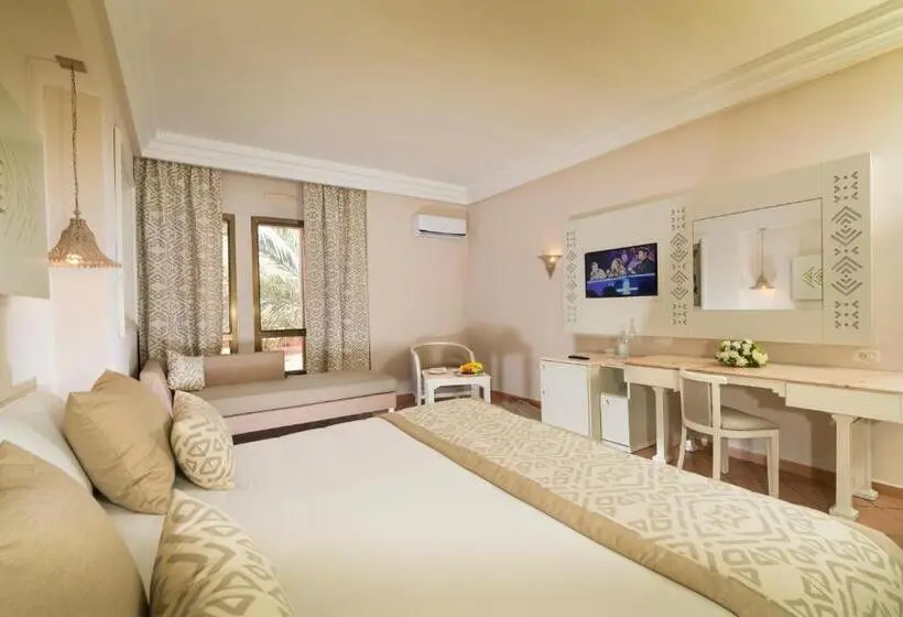 اتاق استاندارد سه تخته با چشم‌انداز باغ, Palm Beach Palace Tozeur