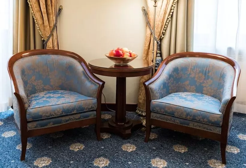اتاق اجرایی, Premier Palace Hotel Kyiv