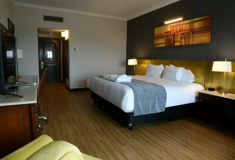 キングサイズベッドのスタンダードルーム, Radisson Montevideo Victoria Plaza