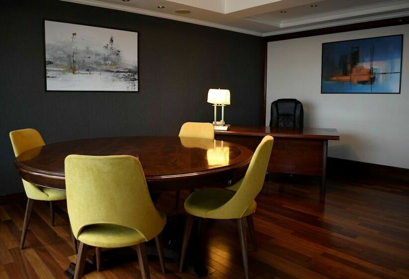 Номер Executive, Radisson Montevideo Victoria Plaza