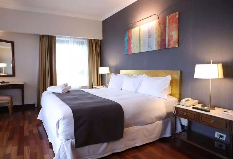 キングサイズベッドのスイートルーム, Radisson Montevideo Victoria Plaza