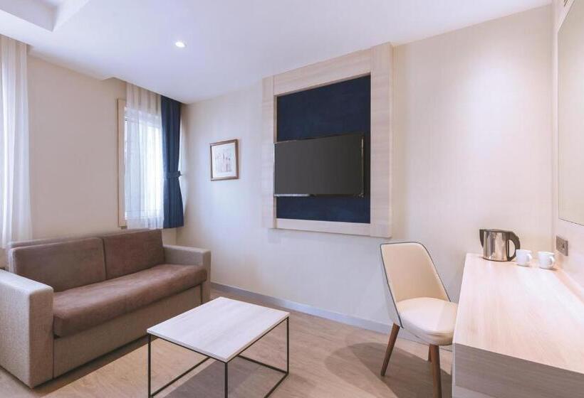 اتاق اجرایی با تخت بزرگ, Ramada By Wyndham Istanbul Old City