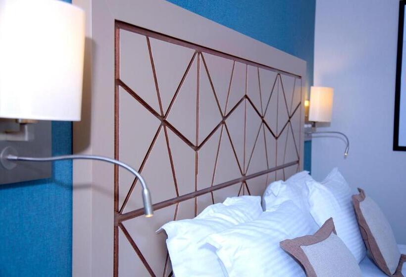 キングサイズベッドのスタンダードルーム, Ramada By Wyndham İstanbul Taksim