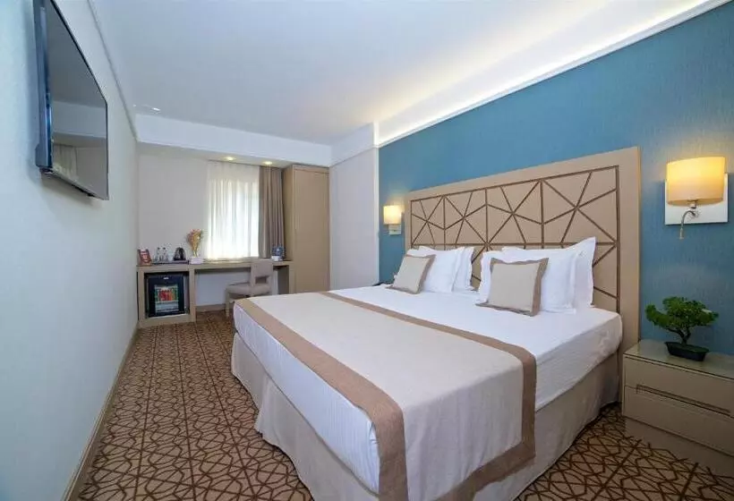 اتاق استاندارد با تخت بزرگ, Ramada By Wyndham İstanbul Taksim