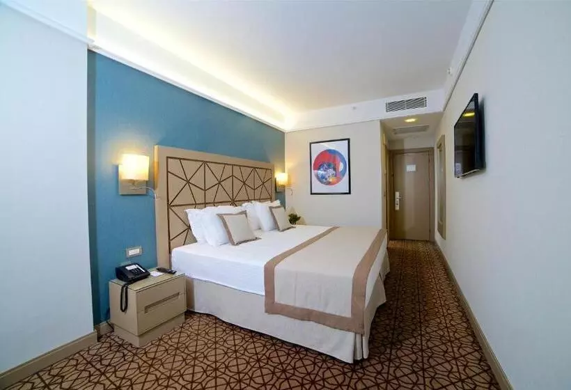 اتاق استاندارد با تخت بزرگ, Ramada By Wyndham İstanbul Taksim