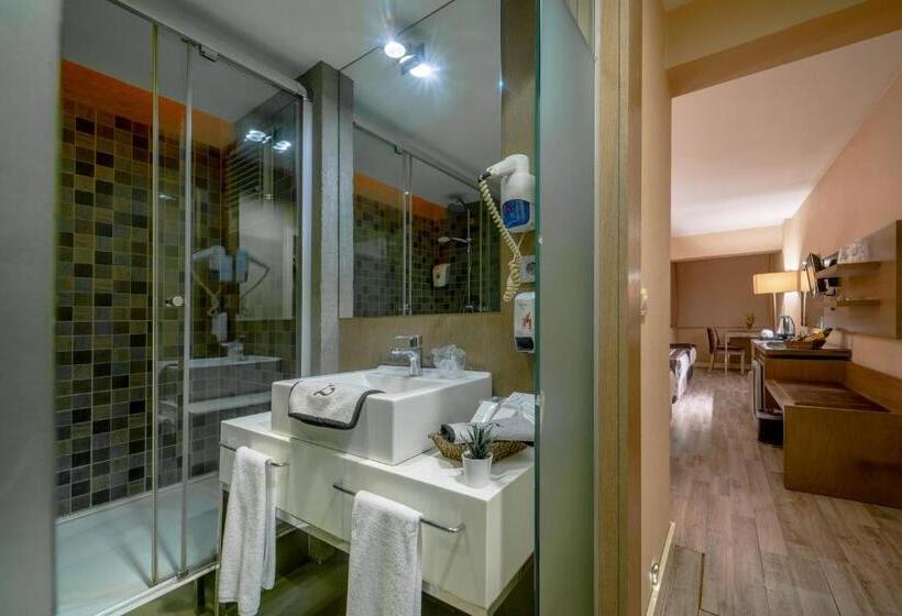 Camera Familiare, The New Hotel Zeybek