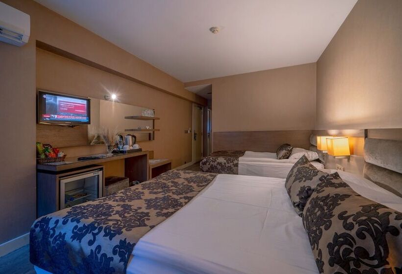 Quarto Triplo Estandar, The New Hotel Zeybek