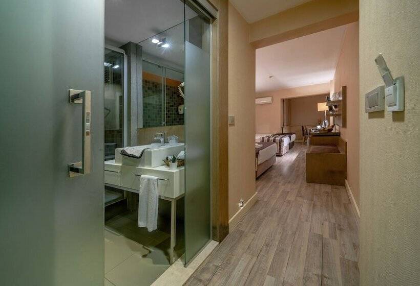 Quarto Familiar, The New Hotel Zeybek