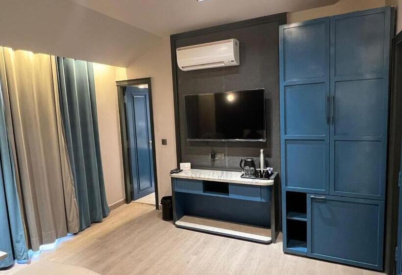 キングサイズベッドのスタンダードルーム, Comfort Inn Silver Arch Hotel, Mussoorie