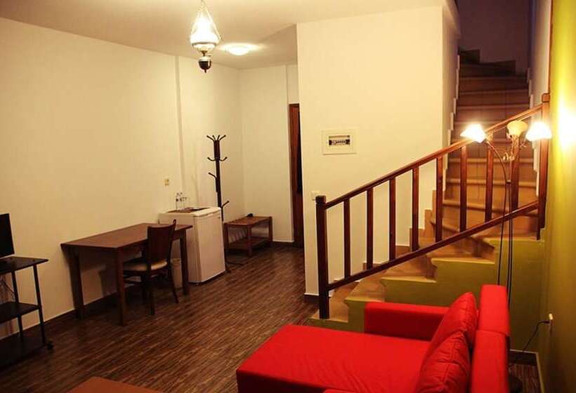 חדר סטנדרט לארבעה, Prasino Horio