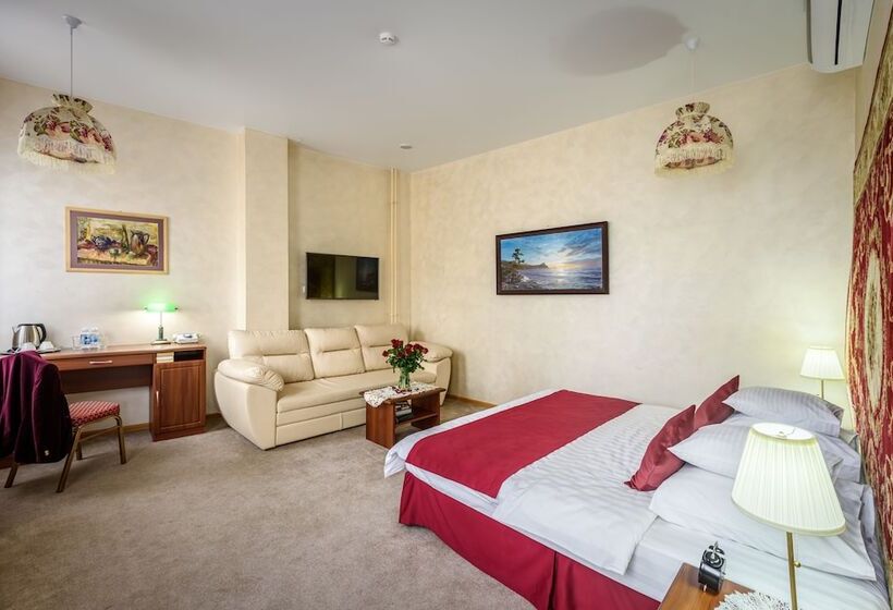 高级大房间, Sovetskaya Themed