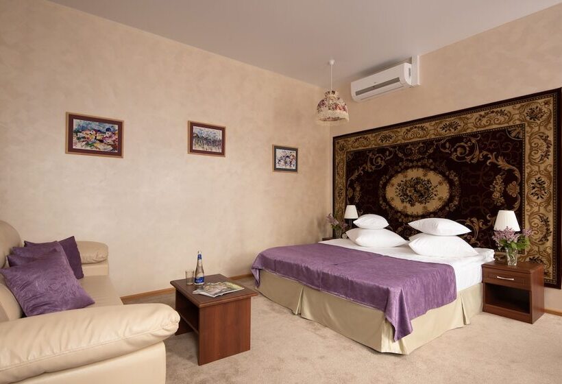 高级大房间, Sovetskaya Themed