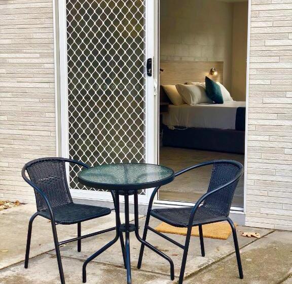 חדר אקזקיוטיב לשלושה, Gundagai Tourist Suites