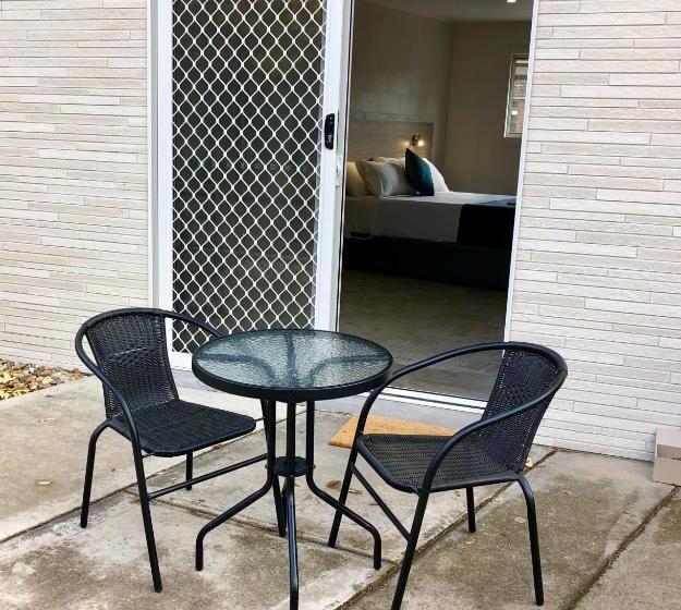 חדר אקזקיוטיב לשלושה, Gundagai Tourist Suites