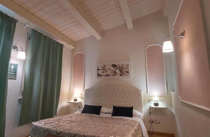 غرفة قياسية مزوَّدة بشُرفة, Il Piccolo Giglio