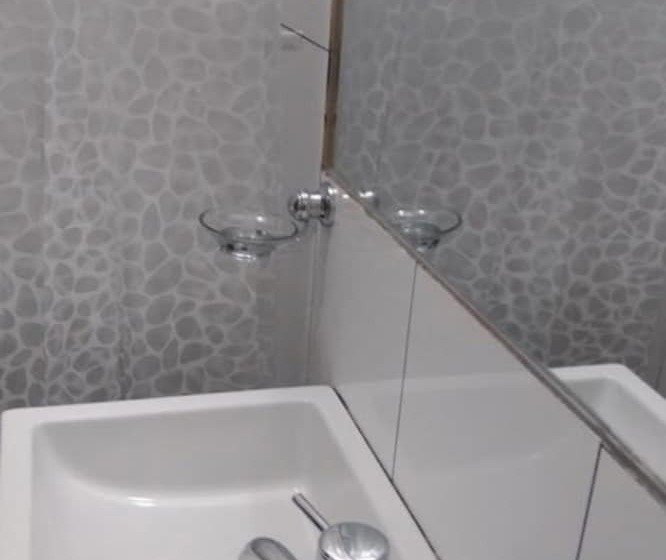 スタンダードルーム, Samuel's House