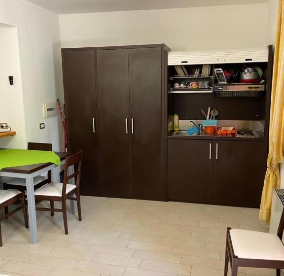 شقة غرفة واحدة, Colle Sul Lago