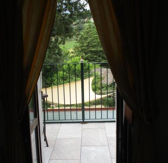 غرفة قياسية مطلة على الجبل, Colle Sul Lago