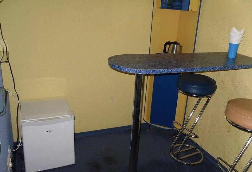 اتاق سوپریور, Hostel Profit