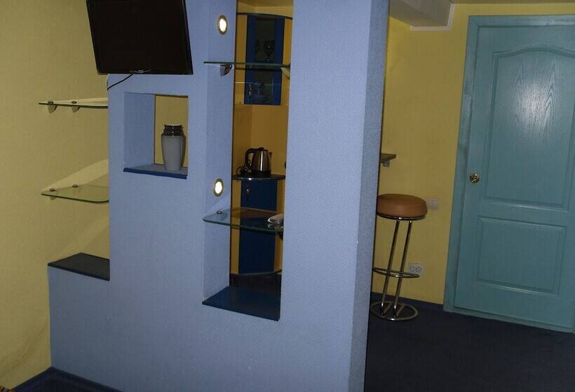 اتاق سوپریور, Hostel Profit