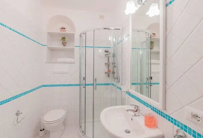 اتاق خانوادگی, Mimi B&b