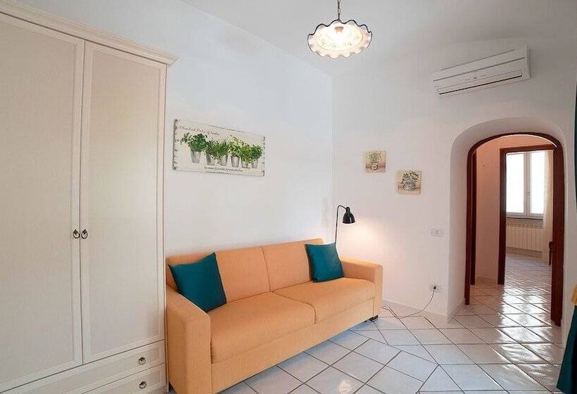 Семейный Номер, Mimi B&b