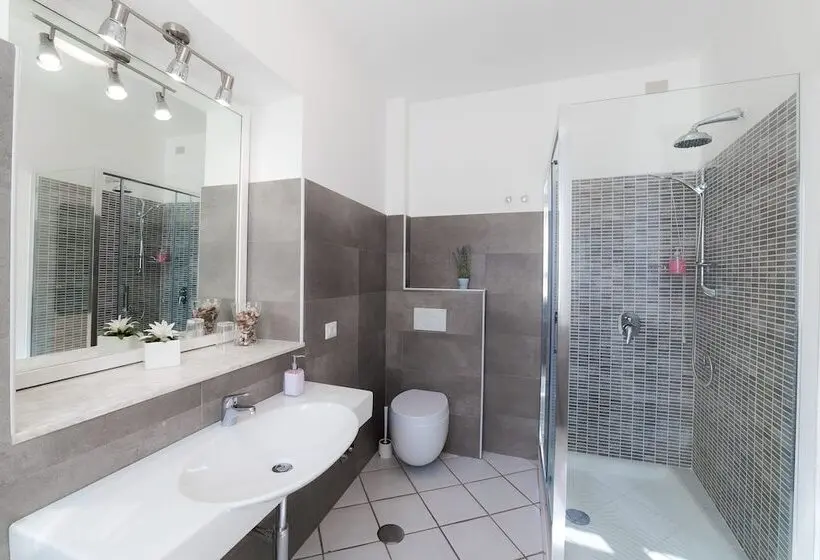اتاق لوکس, Mimi B&b