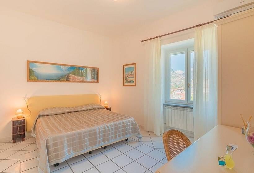اتاق لوکس, Mimi B&b